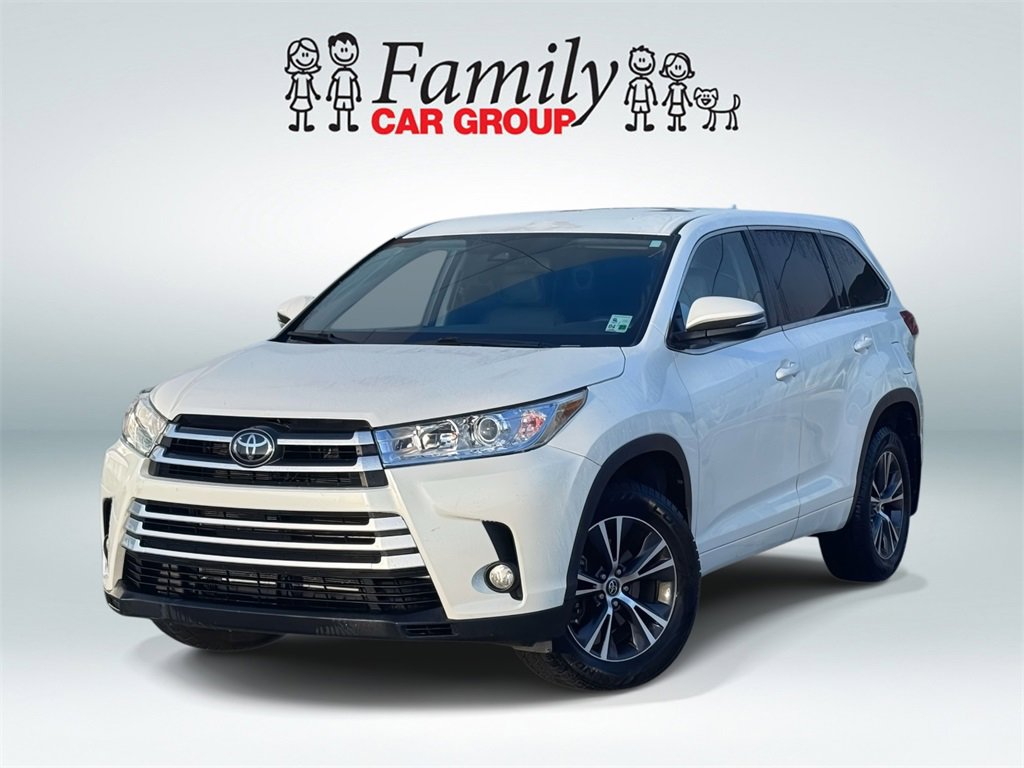 Used 2018 Toyota Highlander LE image 1