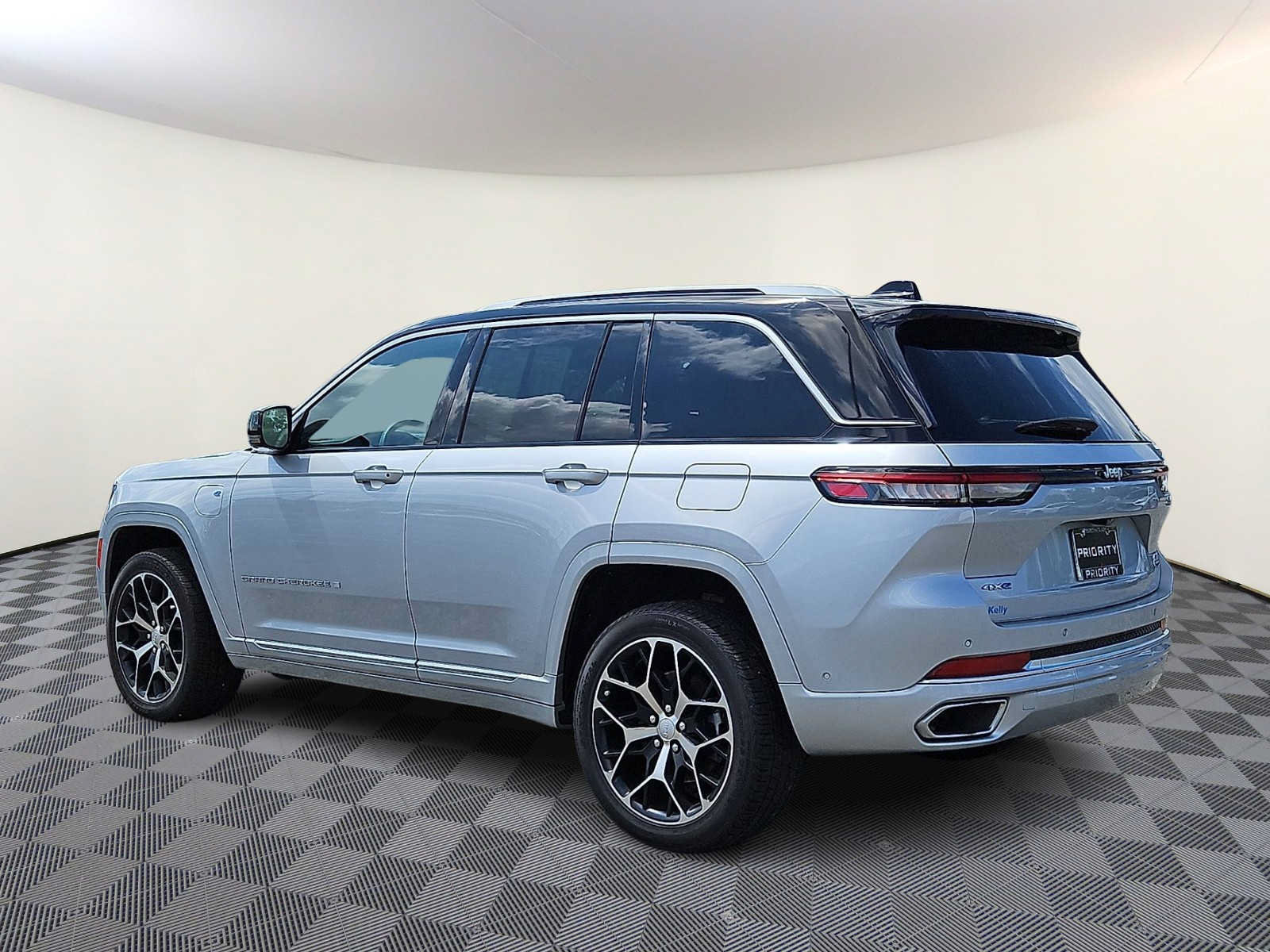 Used 2022 Jeep Grand Cherokee Summit AWD/4WD image 6