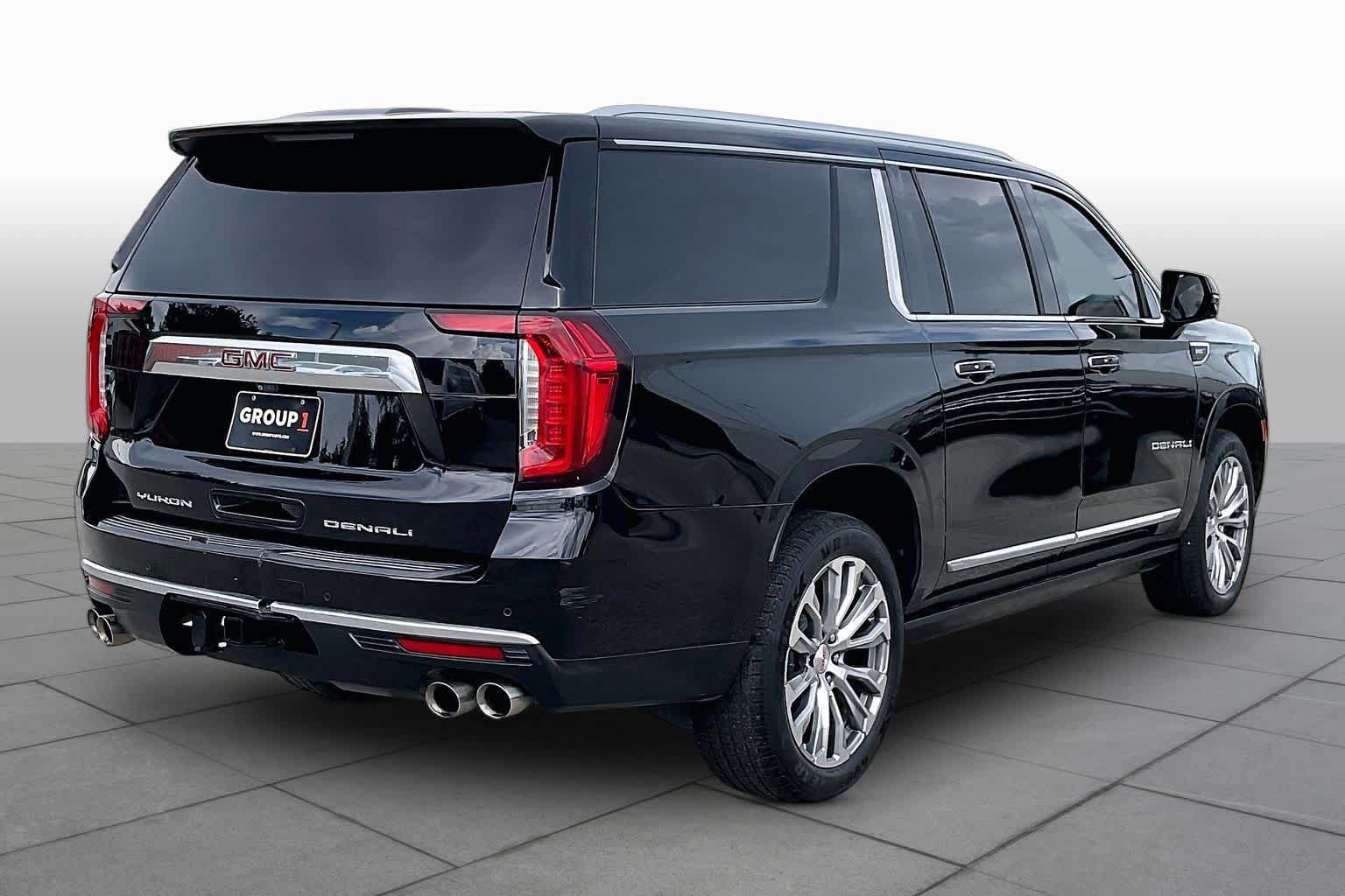 Used 2021 GMC Yukon XL Denali w/ Denali Premium Package AWD/4WD image 13
