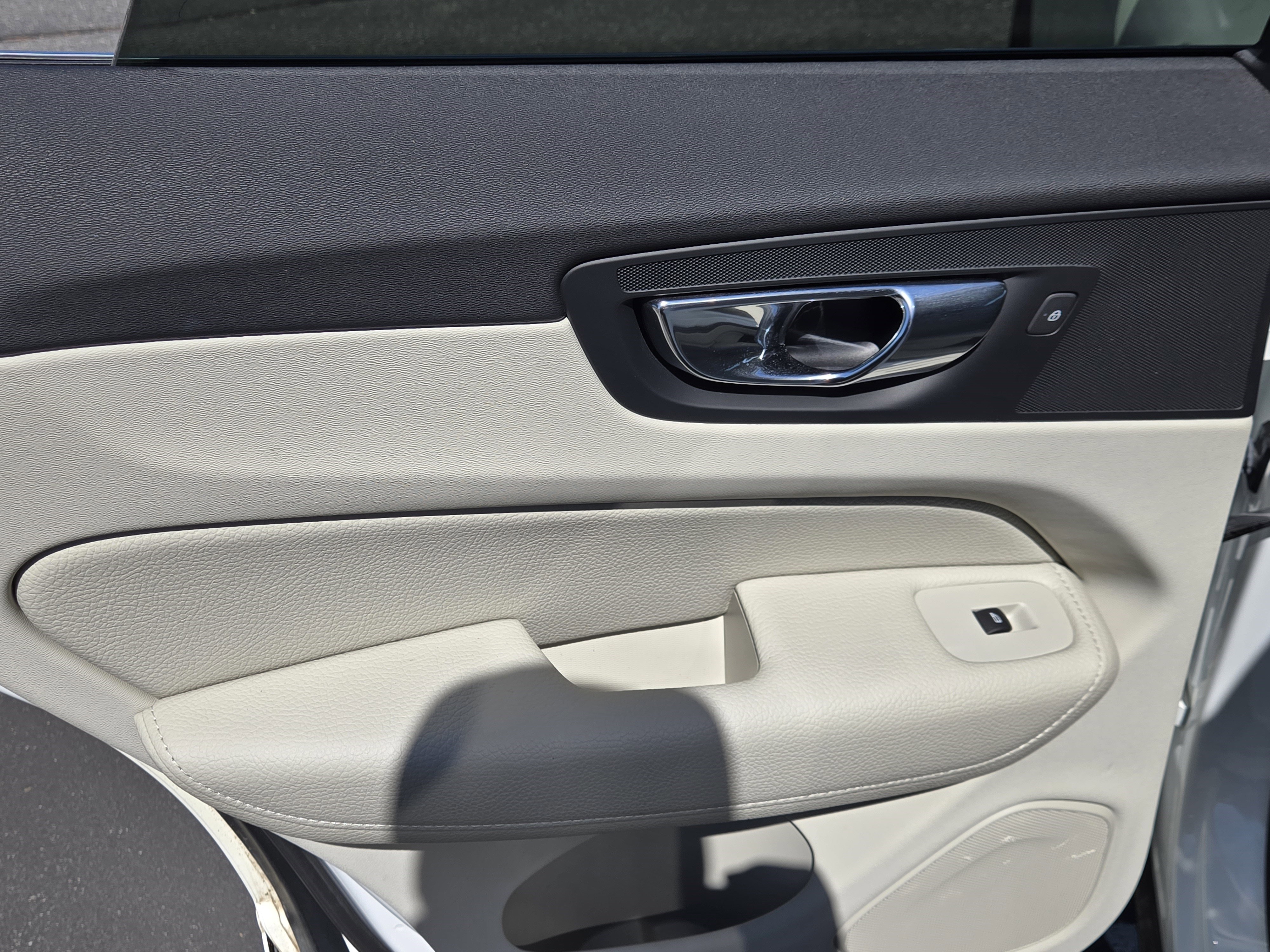 Used 2019 Volvo XC60 T5 Inscription image 32