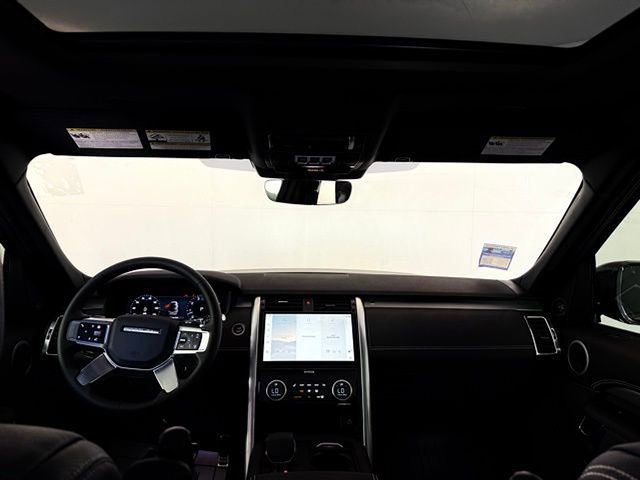 Certified 2025 Land Rover Discovery Dynamic SE image 35