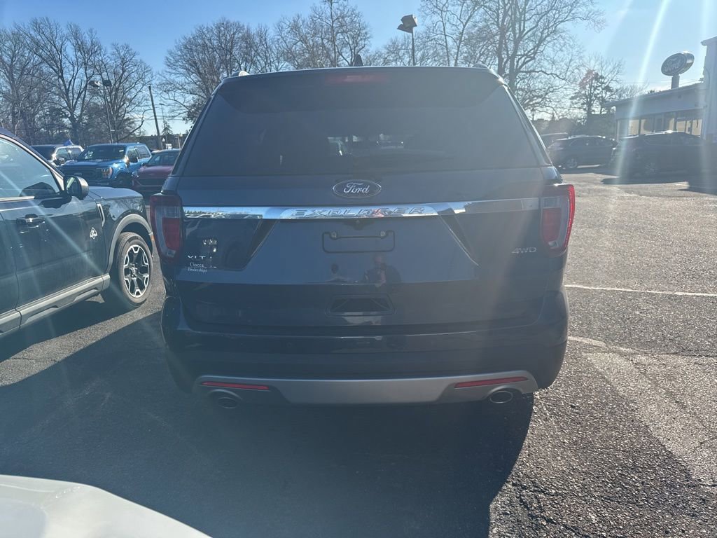 Used 2017 Ford Explorer XLT w/ Equipment Group 202A image 5