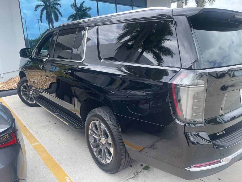 Used 2025 Chevrolet Suburban LT w/ Comfort Package RWD image 6