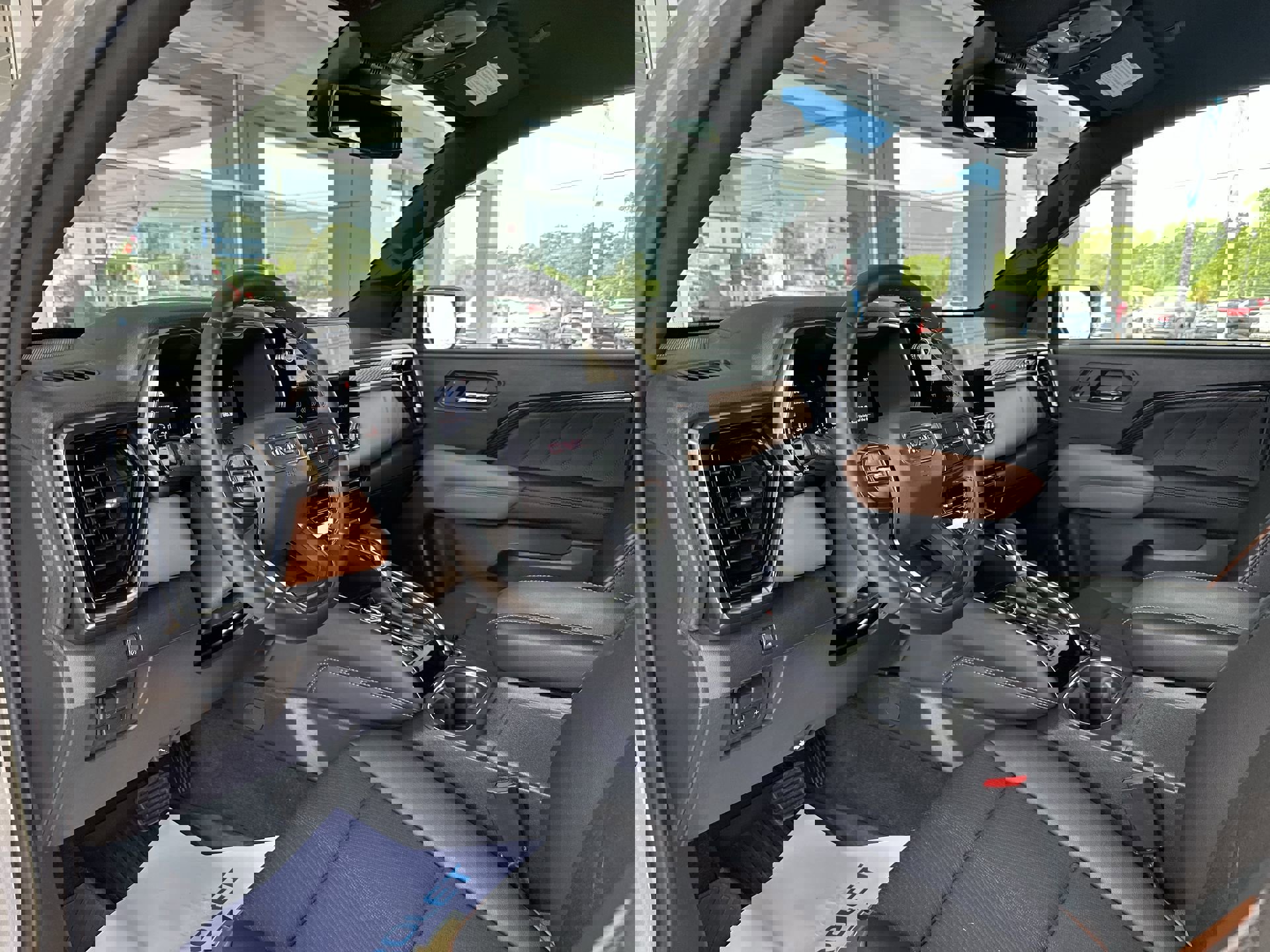 Used 2024 GMC Canyon AT4 w/ Technology Package AWD/4WD image 10