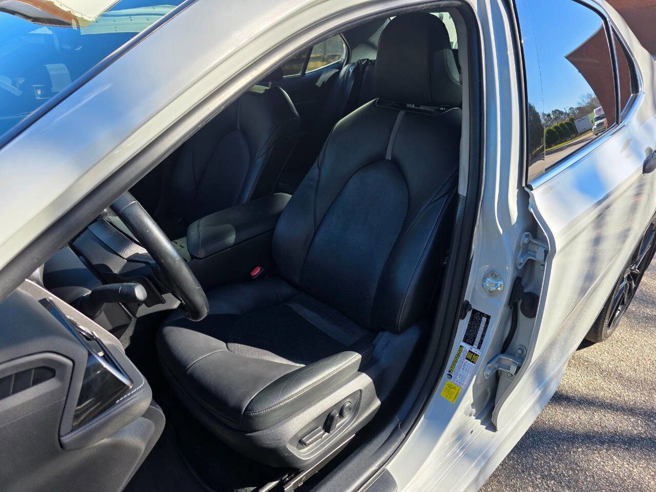 Used 2022 Toyota Camry XSE image 12