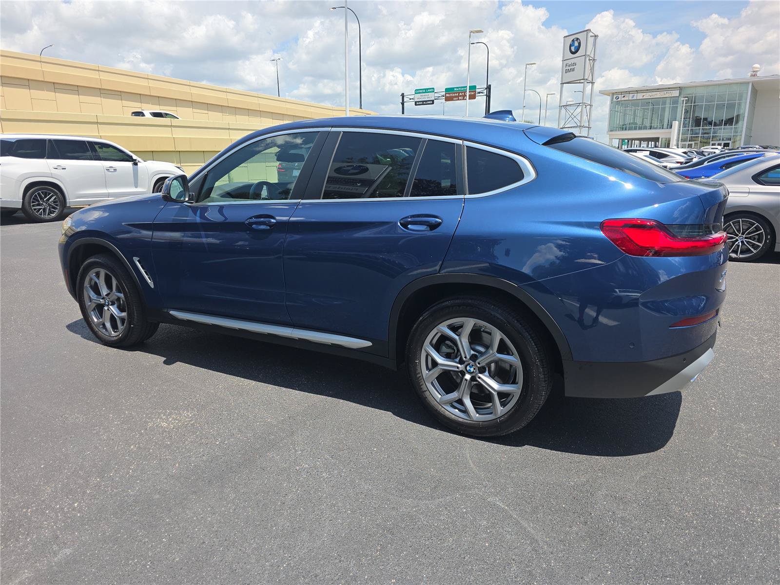 Used 2025 BMW X4 xDrive30i AWD/4WD image 6