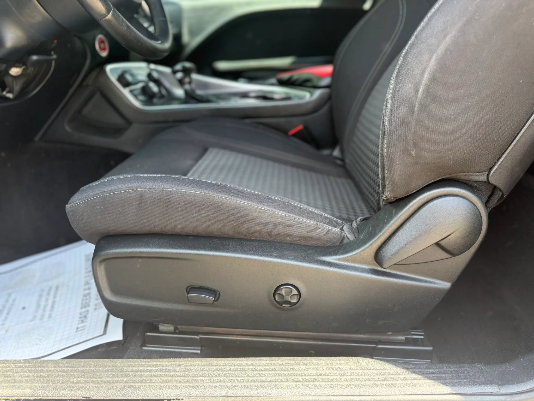 Used 2015 Dodge Challenger SXT RWD image 21