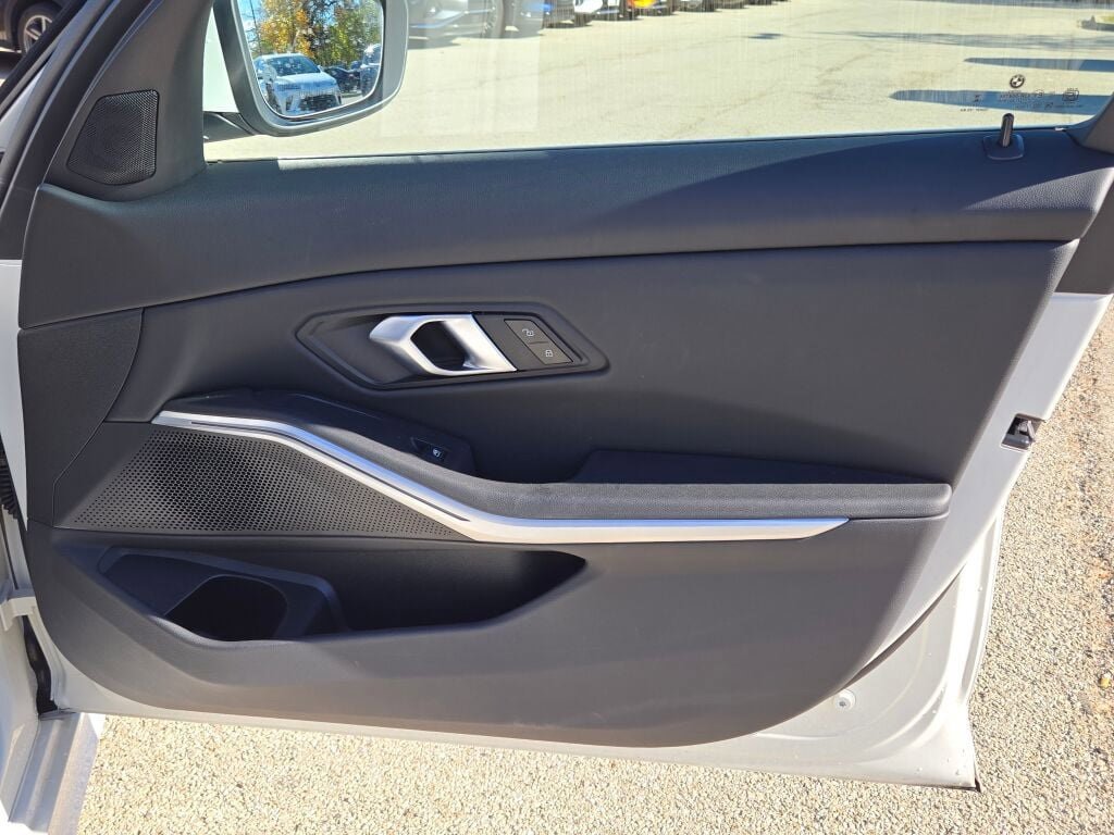 Used 2025 BMW 330i xDrive Sedan image 9