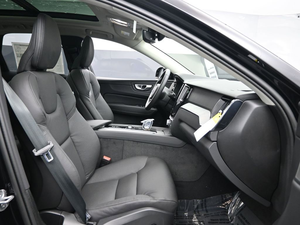New 2025 Volvo XC60 B5 Plus w/ Protection Package Premier image 30