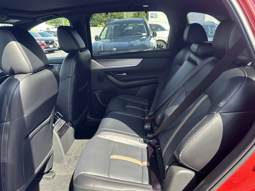 Certified 2025 MAZDA CX-70 Plug-In Hybrid w/ Premium Plus AWD/4WD image 30