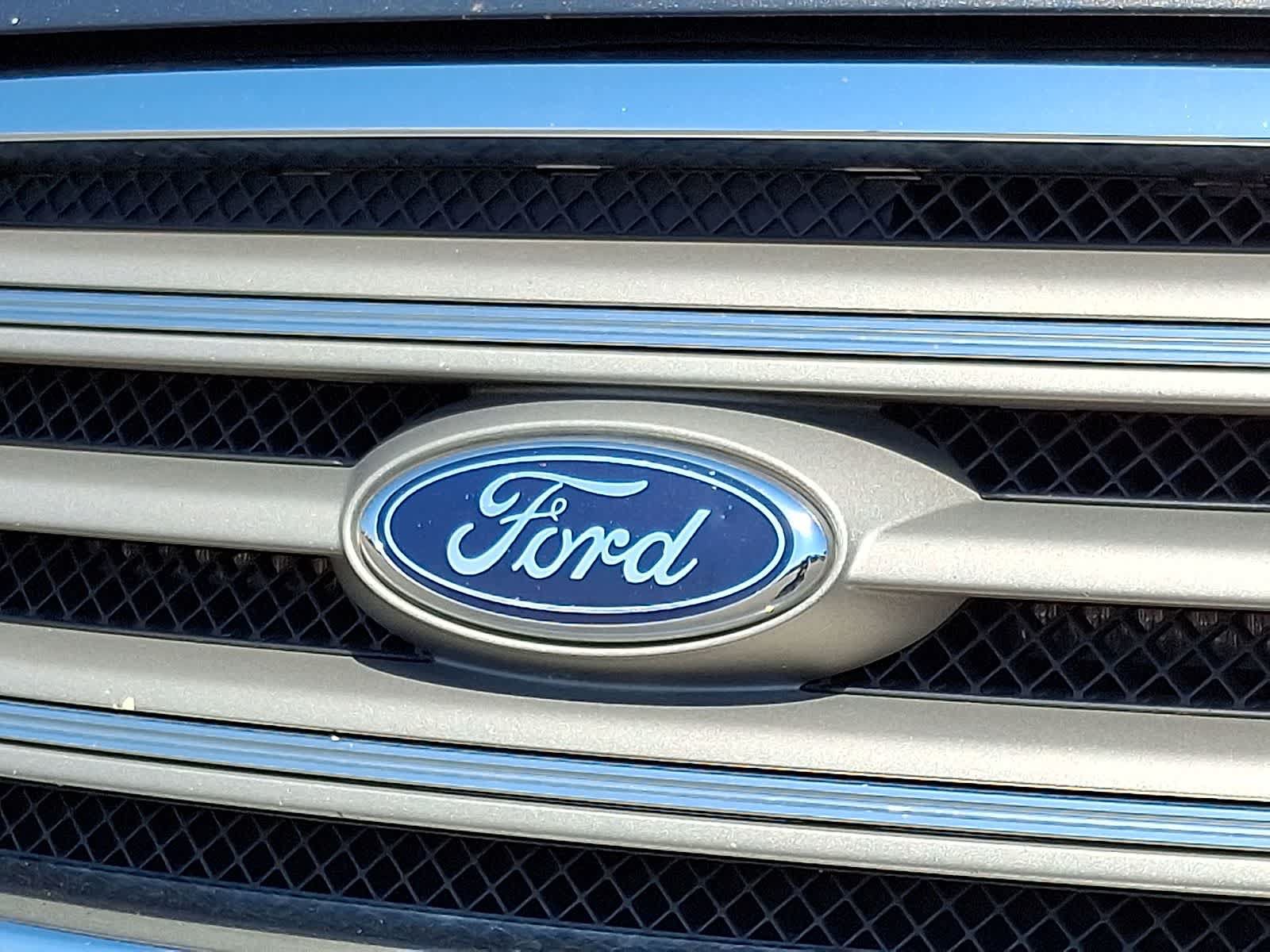 Used 2018 Ford Taurus SE FWD image 34