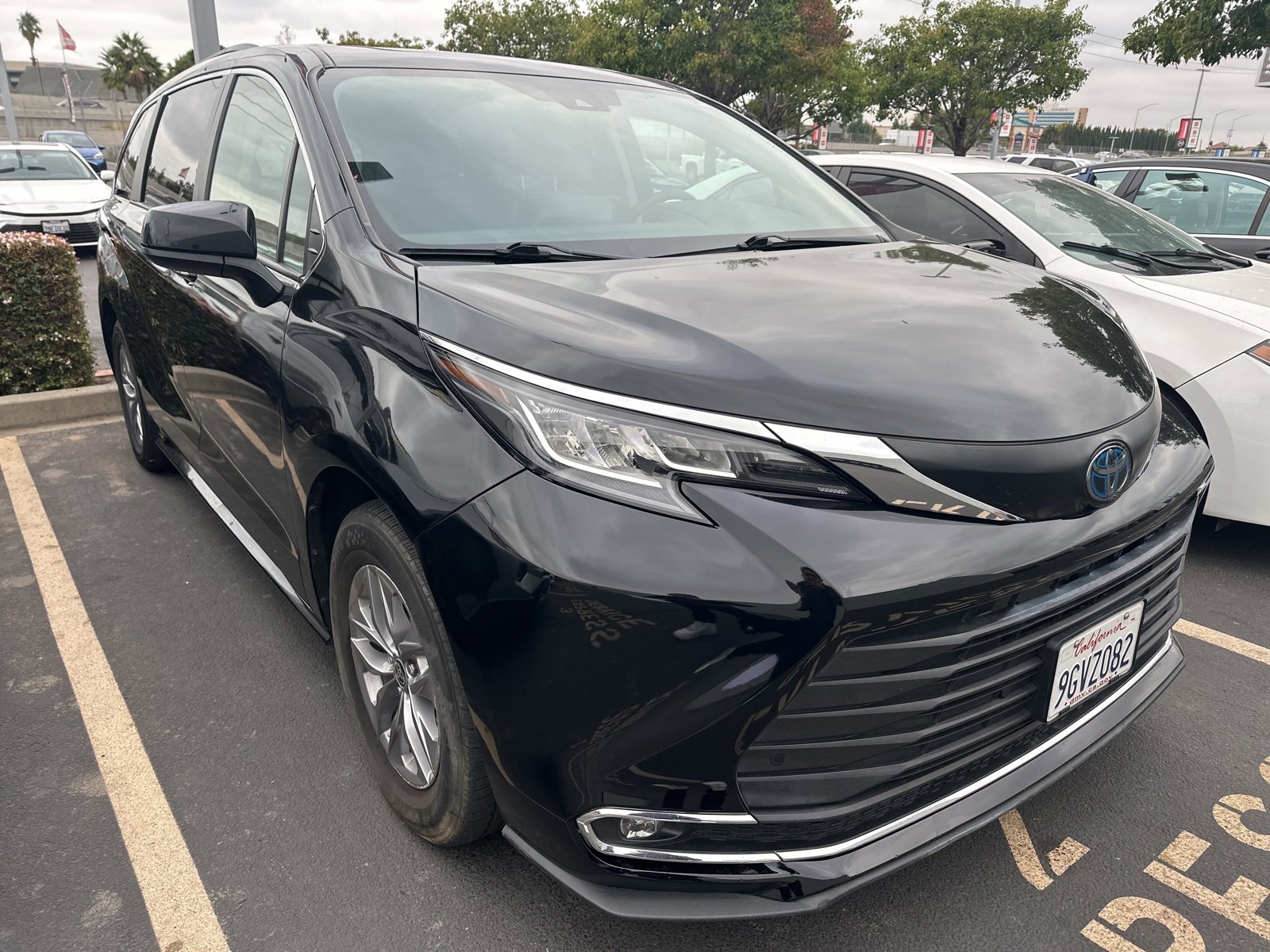 Used 2023 Toyota Sienna XLE