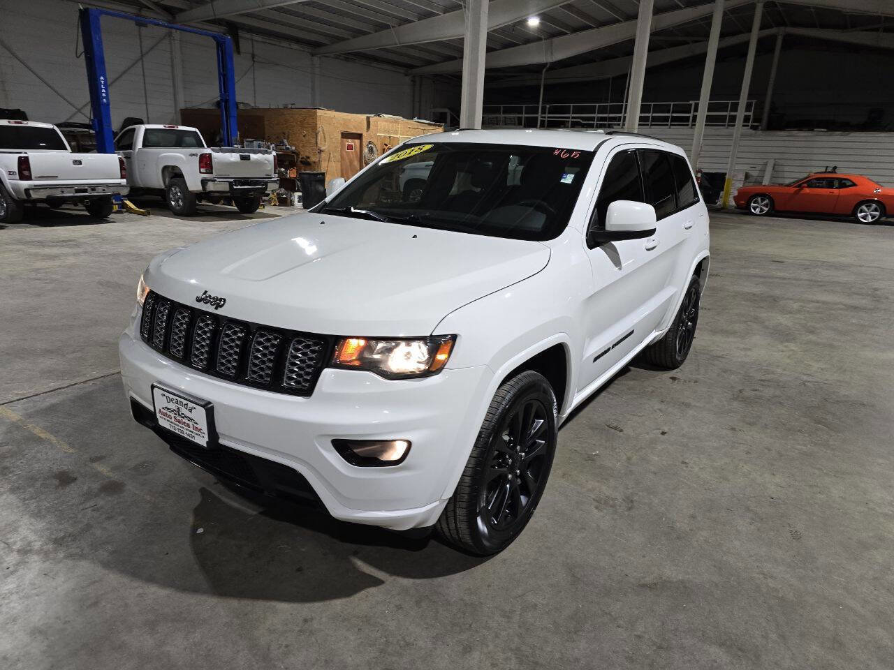 Used 2018 Jeep Grand Cherokee Altitude image 2
