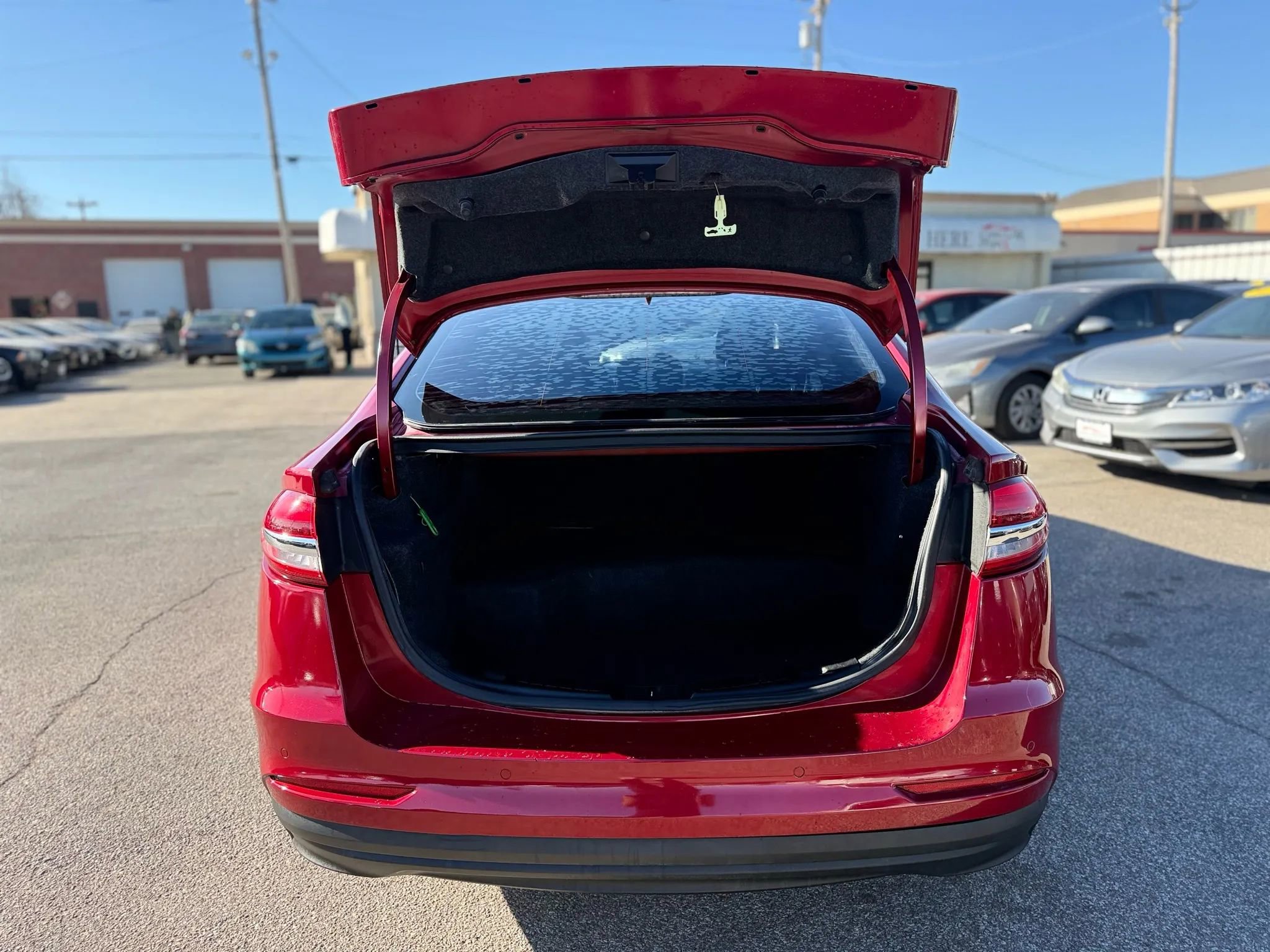 Used 2019 Ford Fusion SE FWD image 16