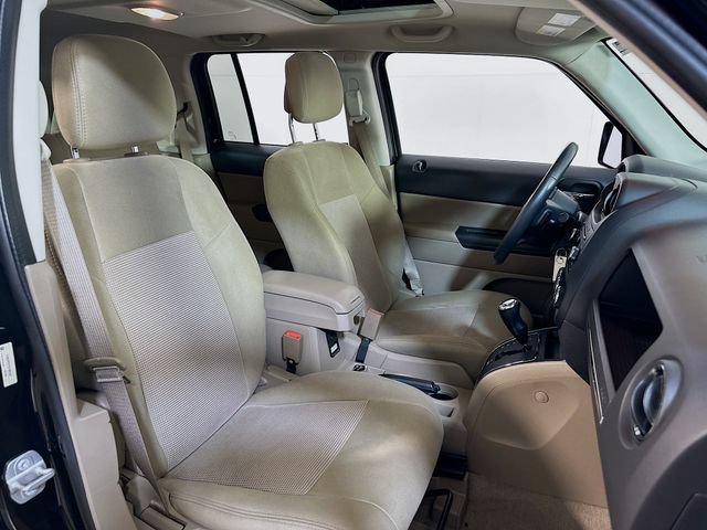 Used 2014 Jeep Patriot Latitude w/ Sun/Sound Group AWD/4WD image 31