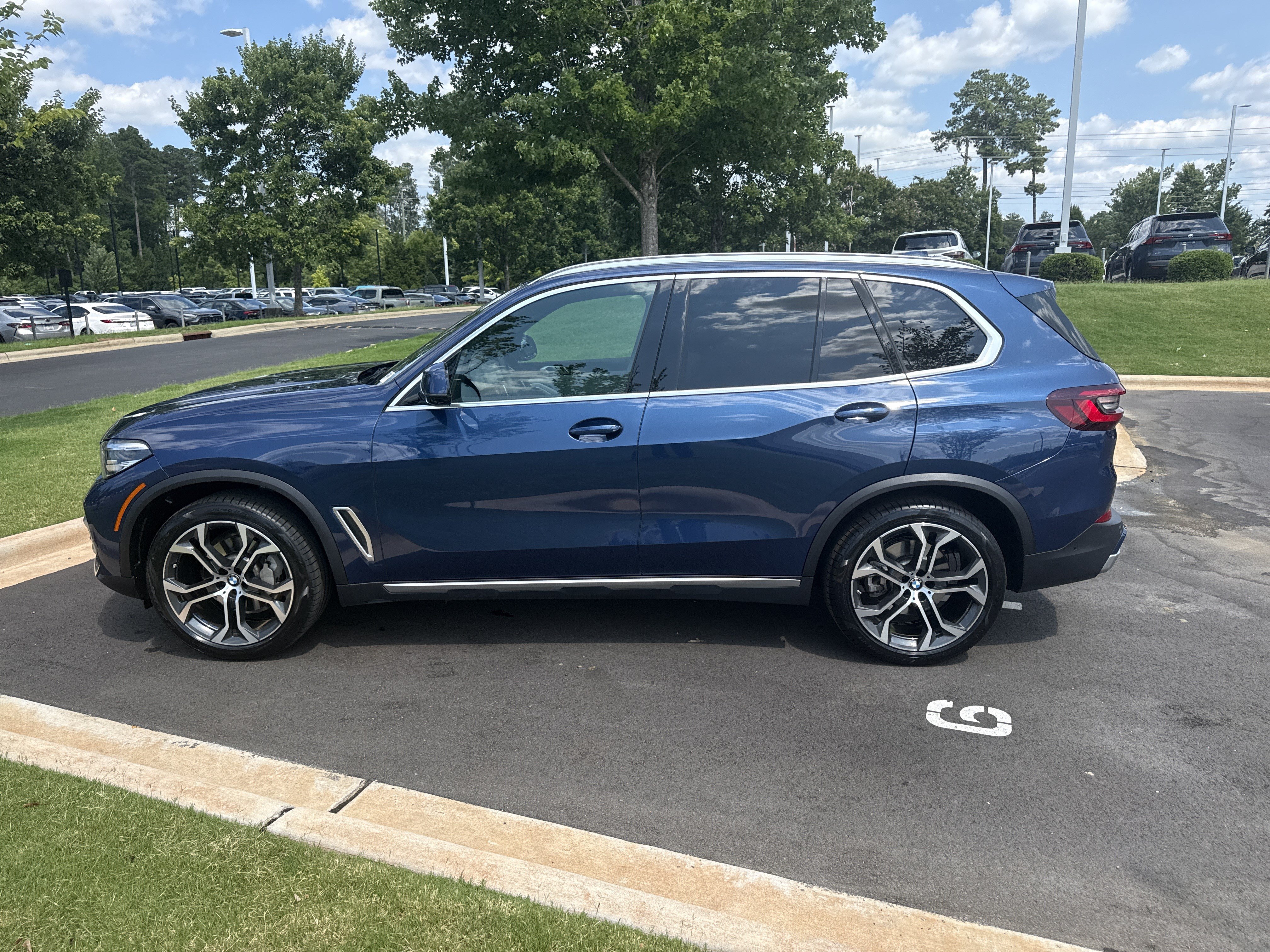 Used 2023 BMW X5 xDrive40i w/ Premium Package AWD/4WD image 7