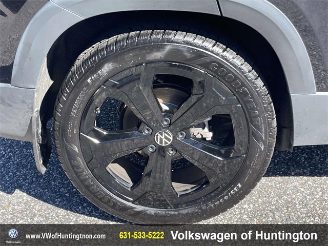 Certified 2025 Volkswagen Taos SE w/ Taos Adventure Package (SXB) image 7