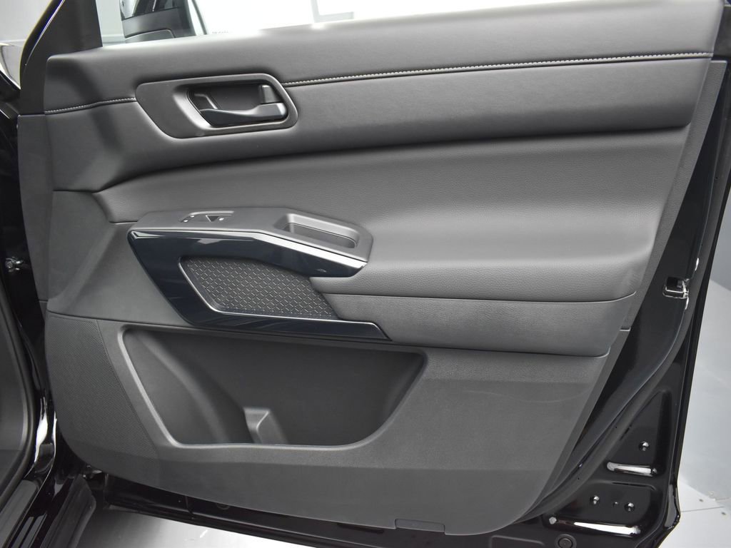 New 2025 Nissan Pathfinder S image 25