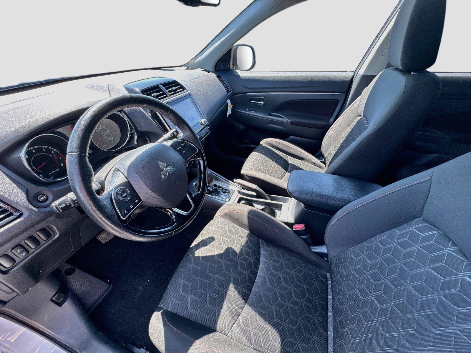 Used 2025 Mitsubishi Outlander Sport AWD image 11