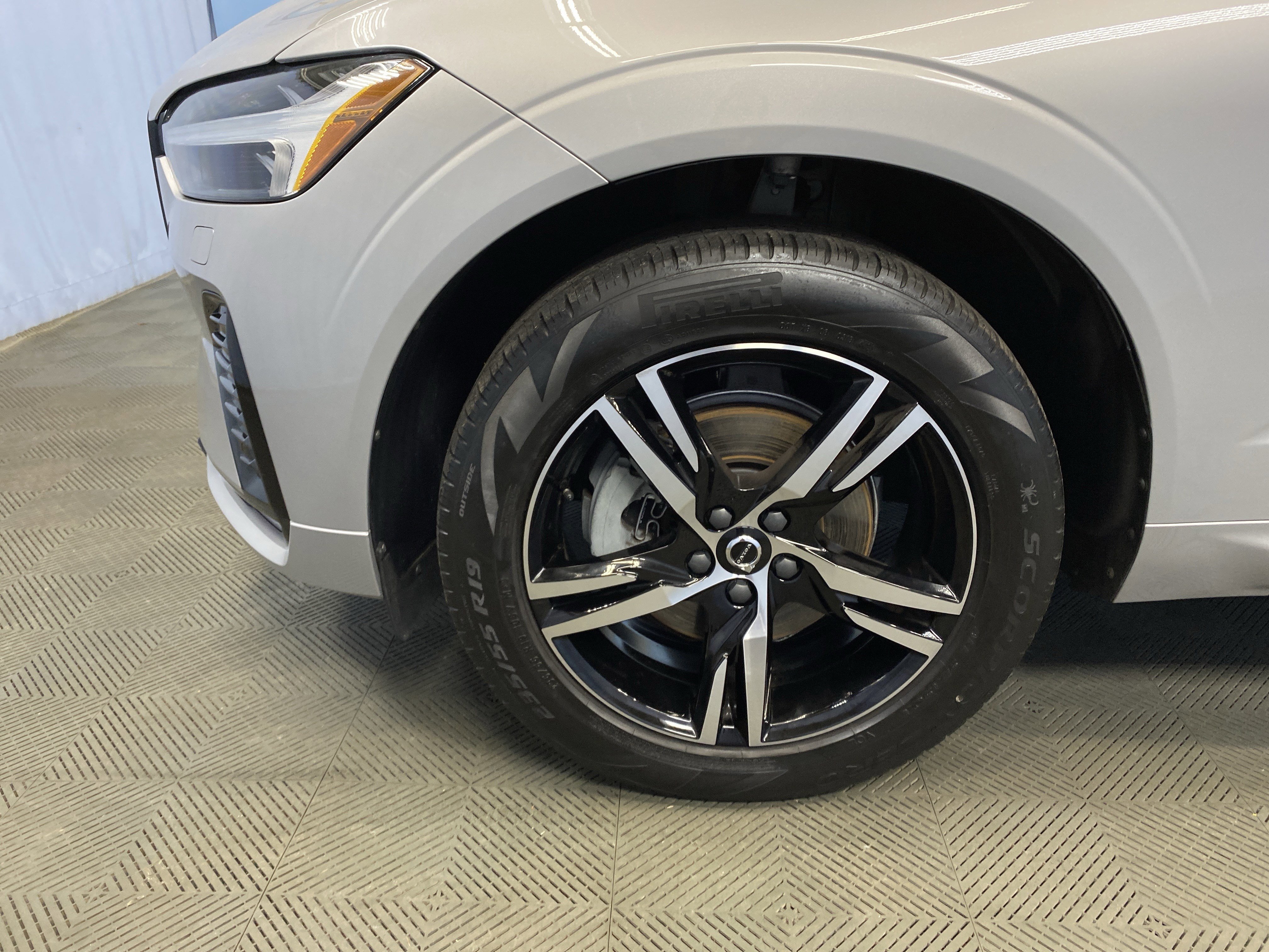 Used 2022 Volvo XC60 B5 R-Design image 48