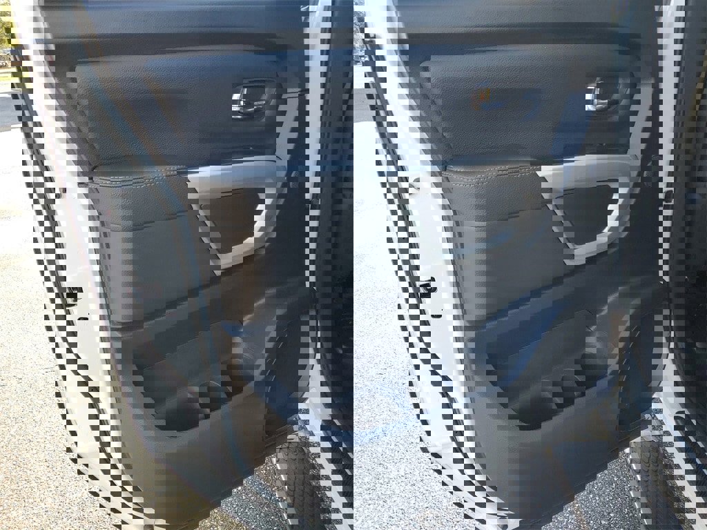 Used 2020 Nissan Titan SL w/ Moonroof Package image 26