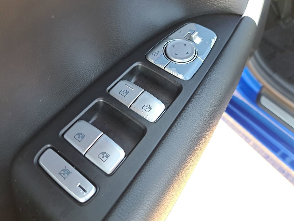 Used 2023 Genesis G70 2.0T image 14