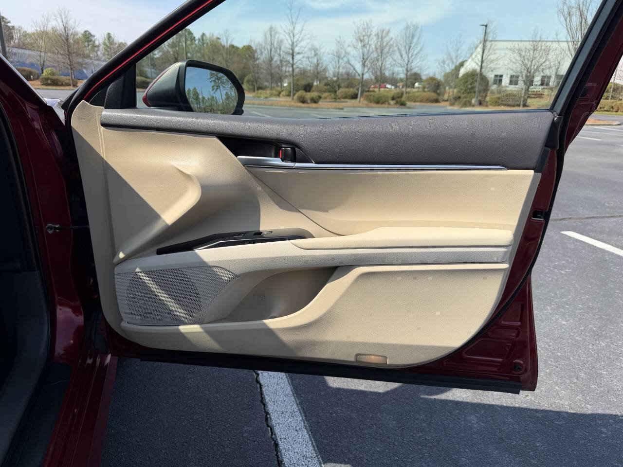 Used 2018 Toyota Camry LE image 19