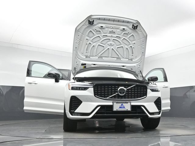 Used 2024 Volvo XC60 B5 Plus w/ Protection Package Premier AWD/4WD image 47