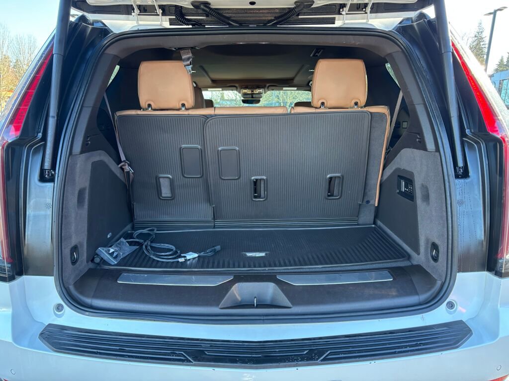 Used 2023 Cadillac Escalade Premium Luxury image 11
