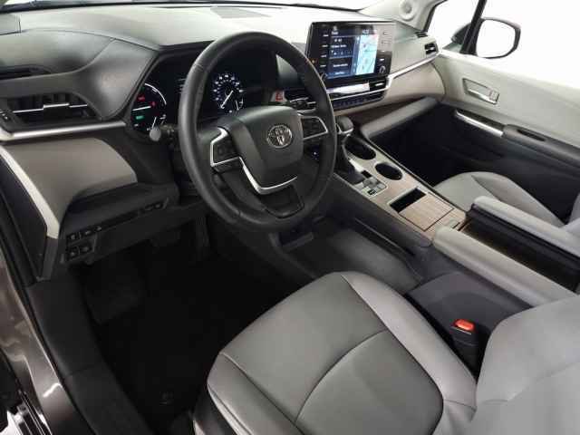 Used 2023 Toyota Sienna XLE image 18