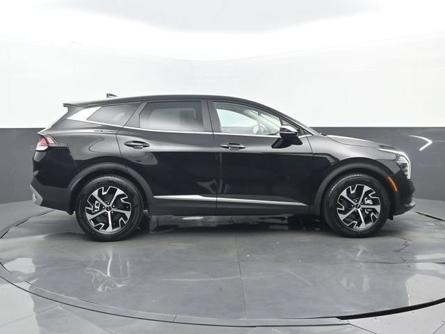 Used 2024 Kia Sportage EX FWD image 2