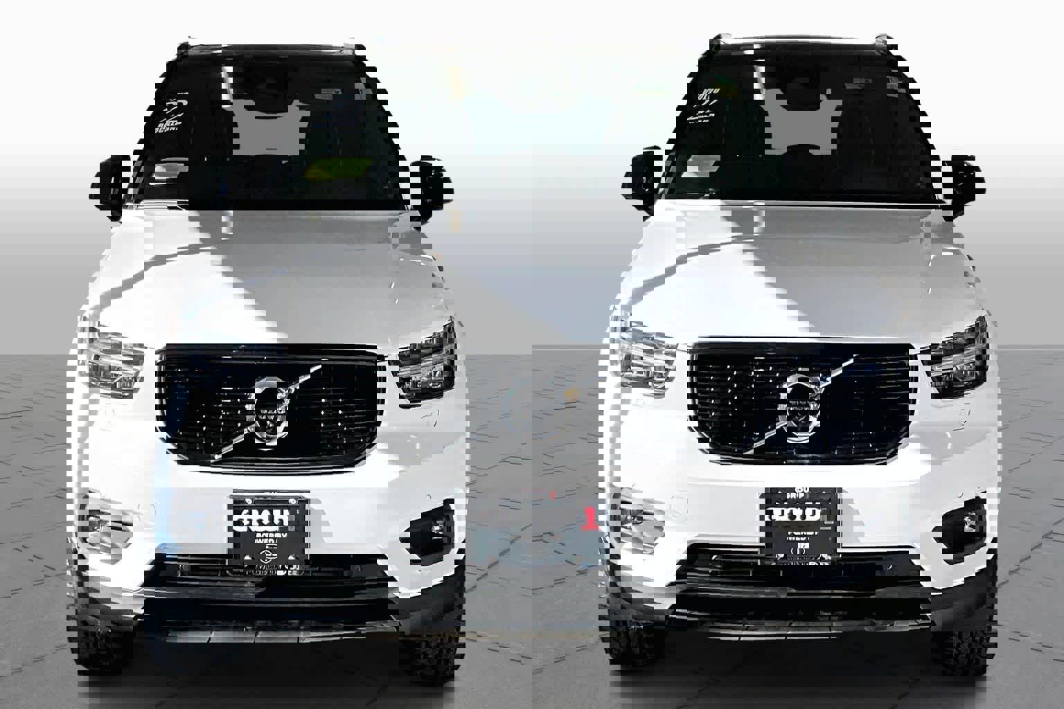 Certified 2022 Volvo XC40 T4 R-Design w/ Advanced Package image 3
