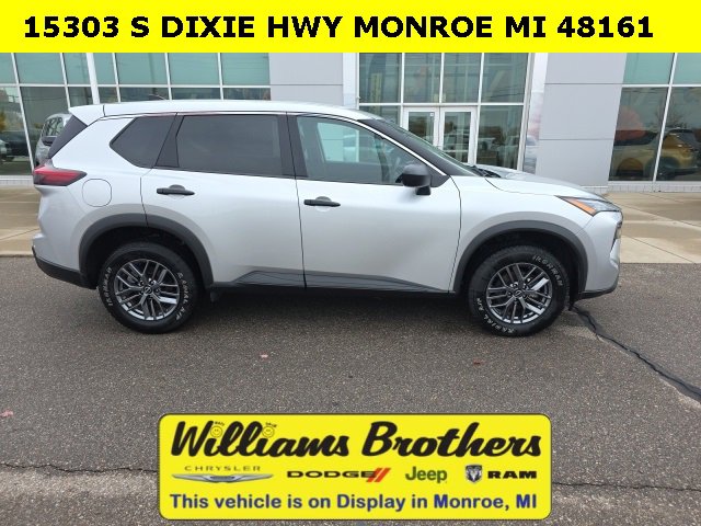 Used 2024 Nissan Rogue S image 4