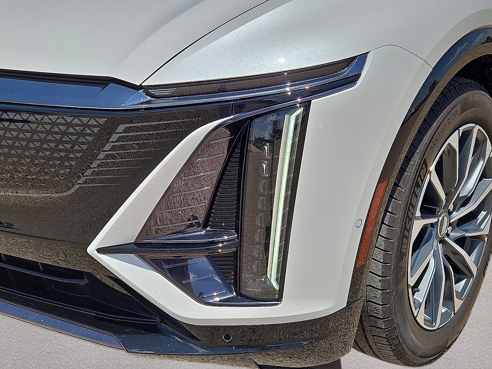 Used 2024 Cadillac Lyriq Sport AWD/4WD image 9