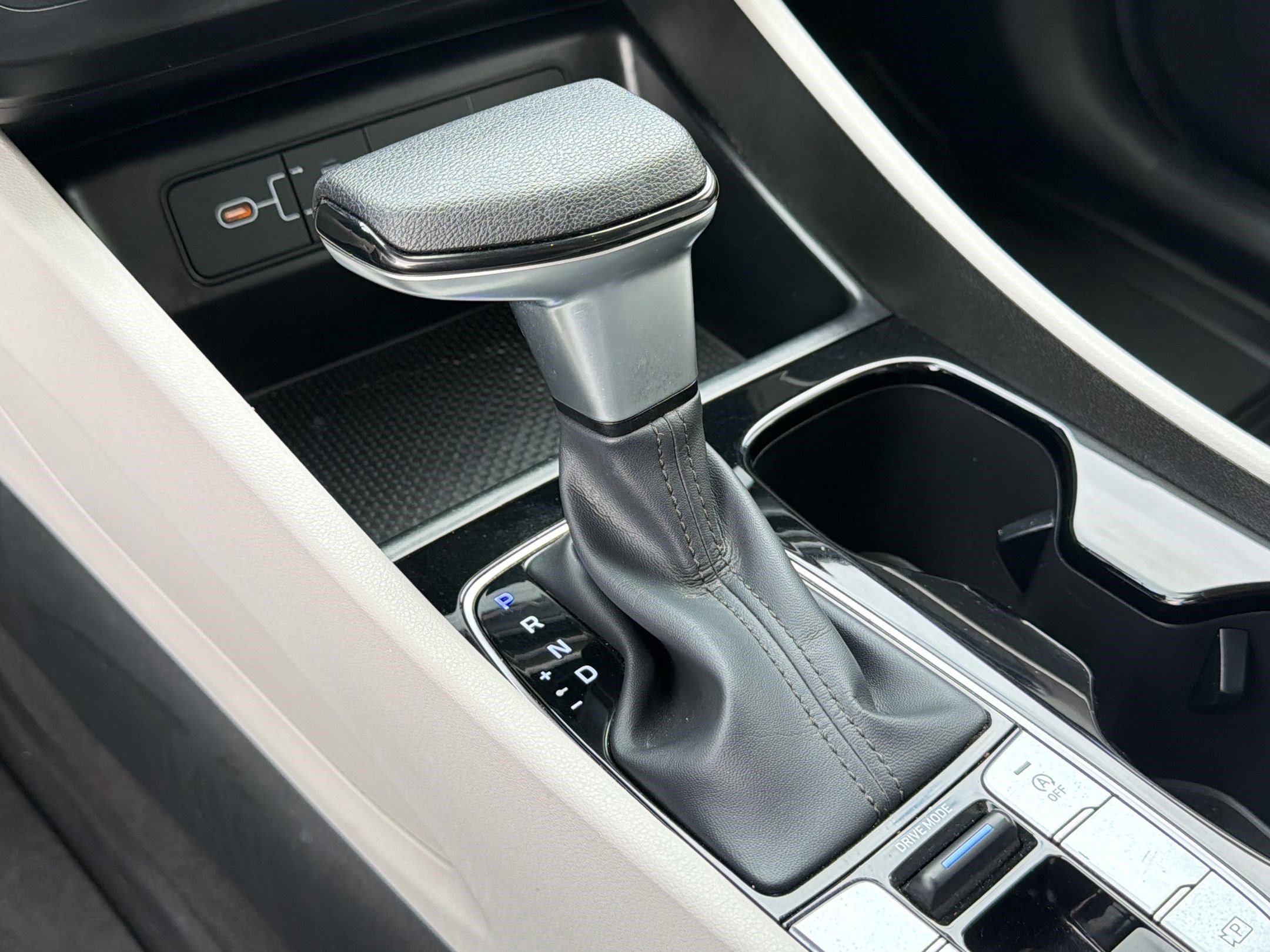 Used 2025 Hyundai Tucson SE image 18