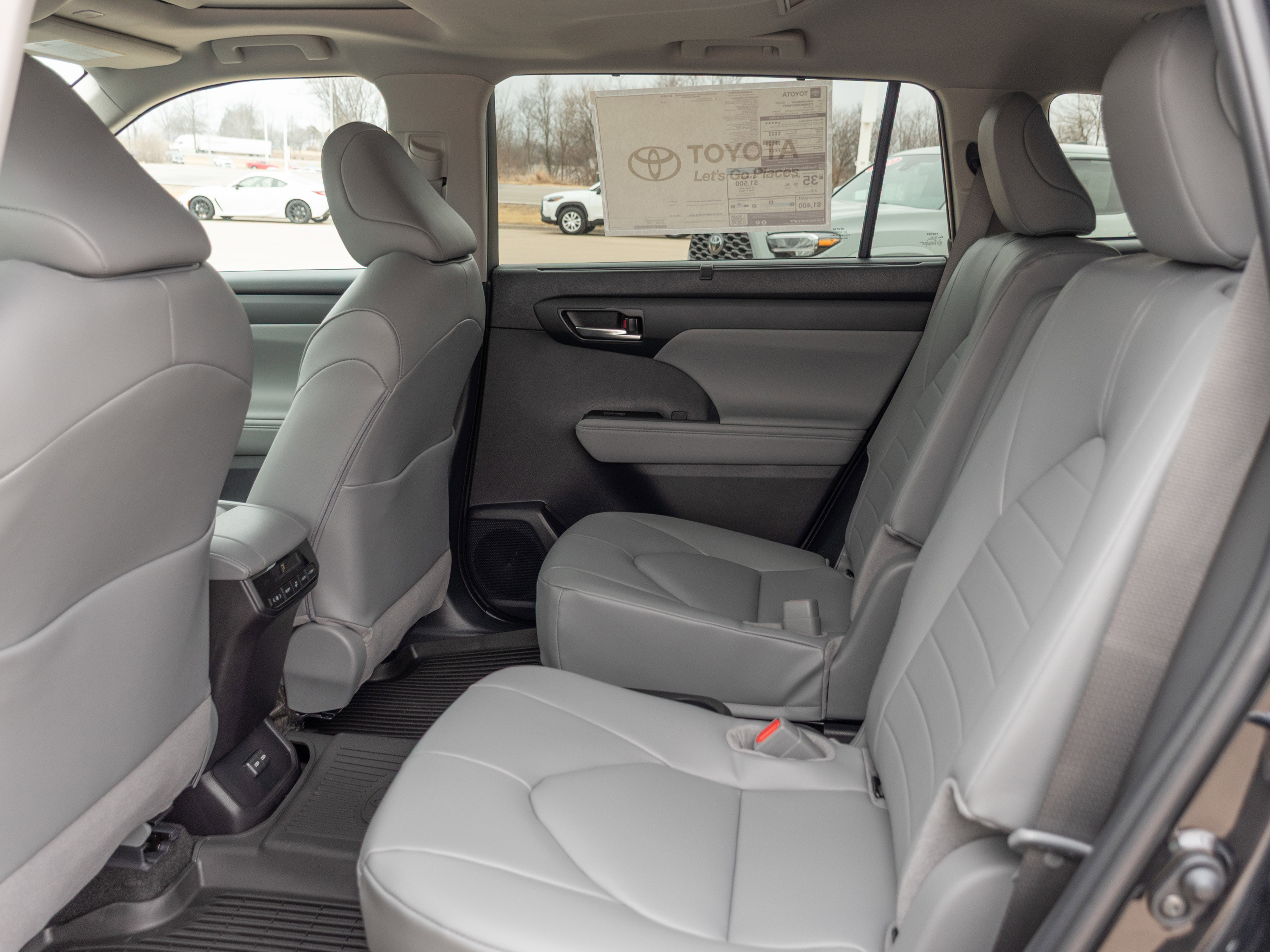 New 2026 Toyota Highlander XLE image 16