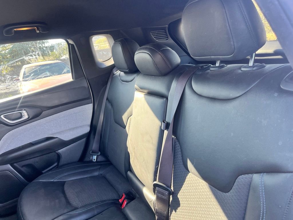 Used 2025 Jeep Compass Latitude image 12