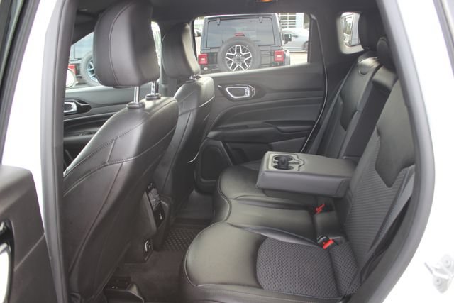 Used 2025 Jeep Compass Latitude w/ Convenience Group AWD/4WD image 23