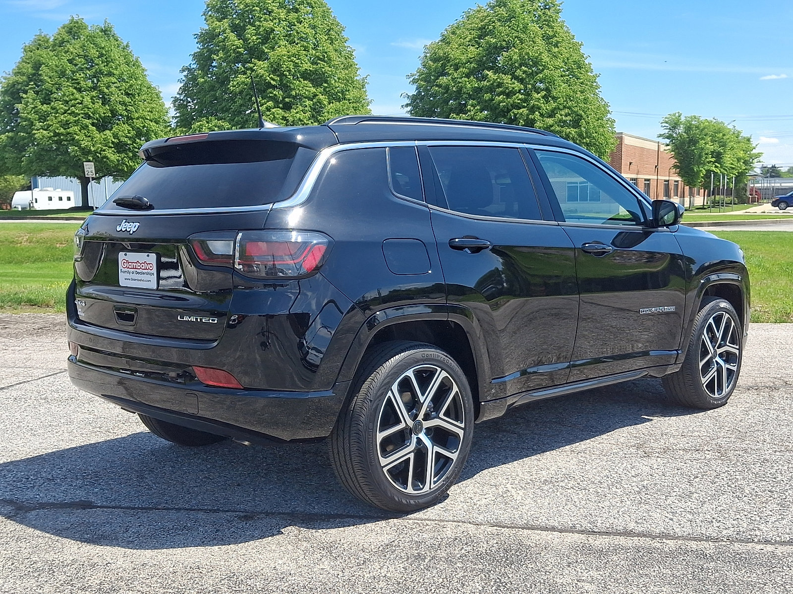 Used 2025 Jeep Compass Limited w/ Elite Group AWD/4WD image 7