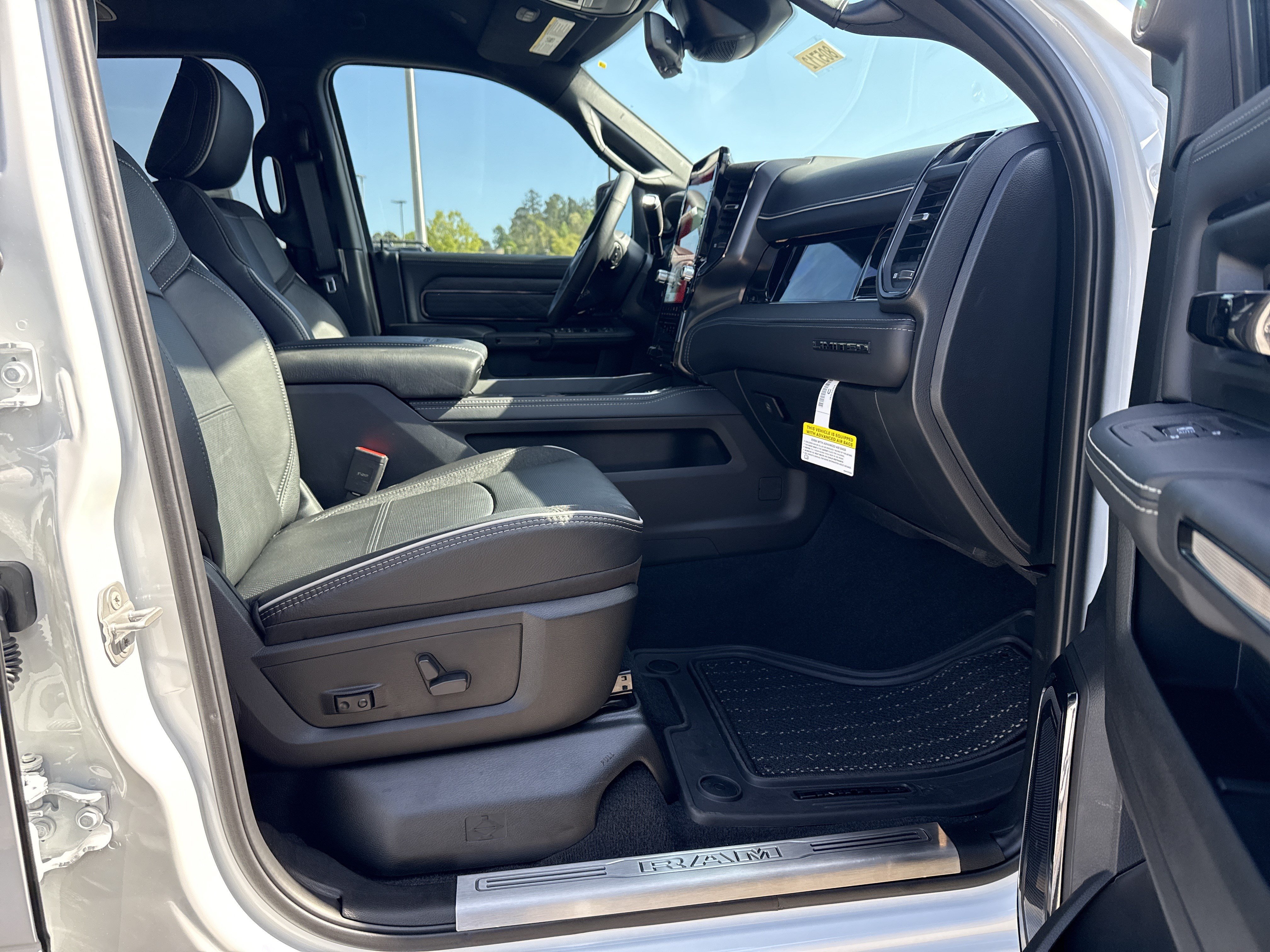 New 2026 RAM 2500 Limited AWD/4WD image 14