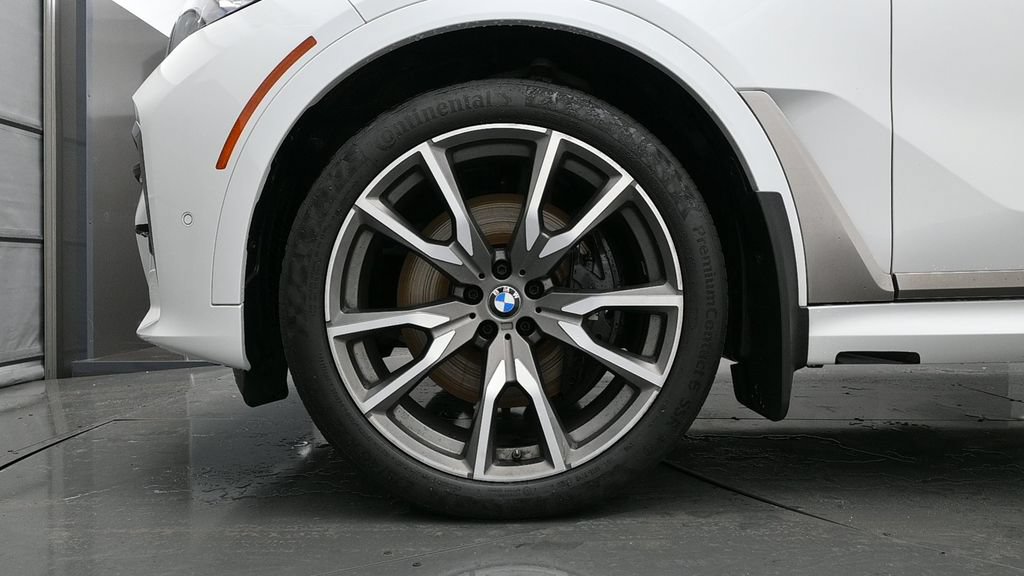 Used 2021 BMW X7 M50i w/ Dynamic Handling Package AWD/4WD image 8