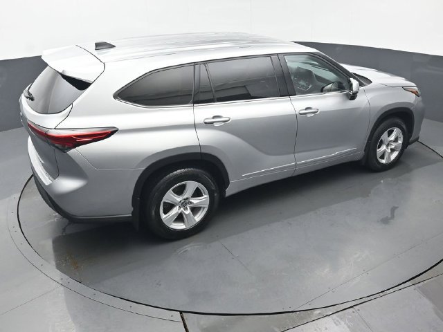 Used 2022 Toyota Highlander LE AWD/4WD image 42