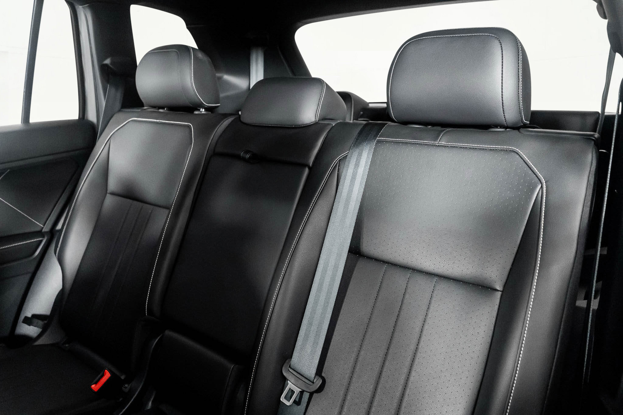 Used 2022 Volkswagen Tiguan SE R-Line image 17