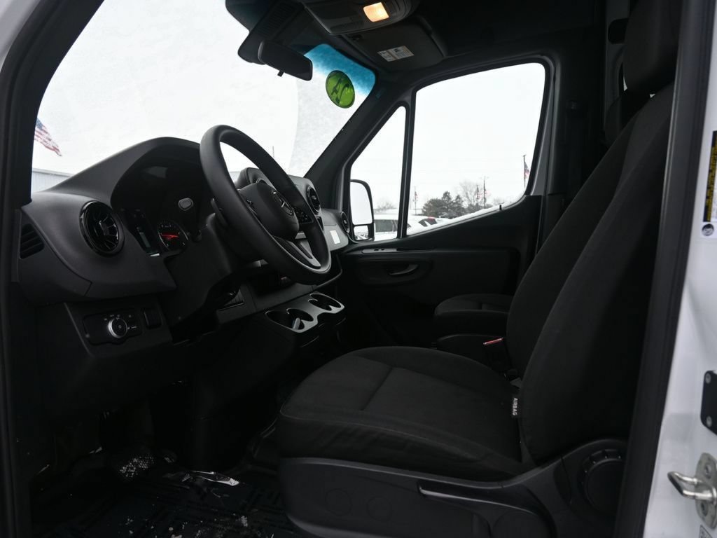Used 2024 Mercedes-Benz Sprinter 2500 image 11
