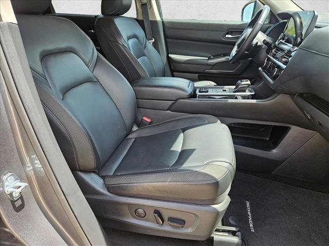 Used 2025 Nissan Pathfinder SL AWD/4WD image 20