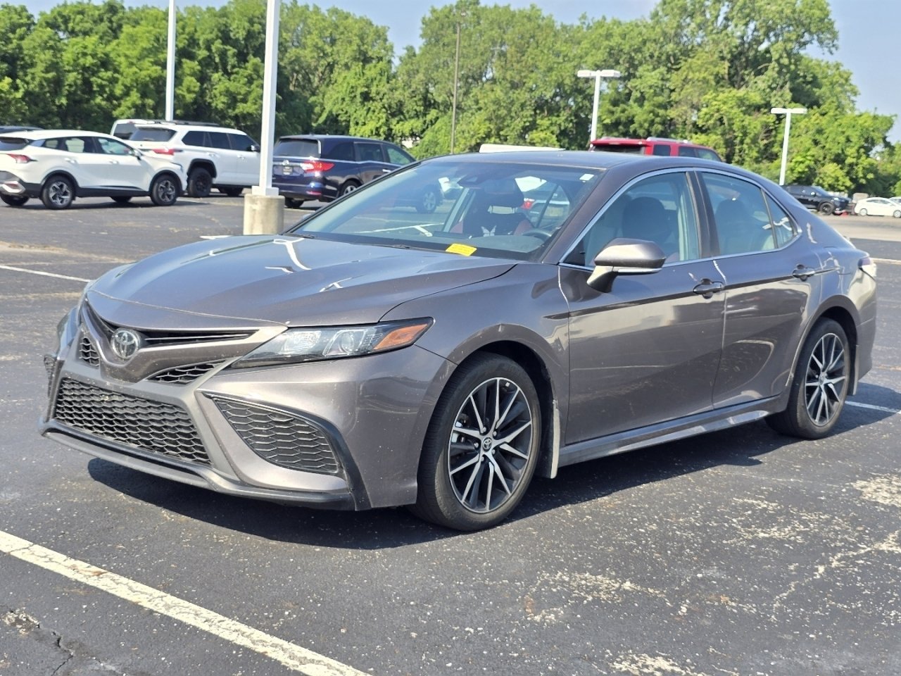 Used 2024 Toyota Camry SE AWD/4WD image 3