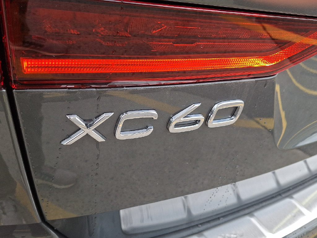 New 2027 Volvo XC60 B5 Plus AWD/4WD image 21
