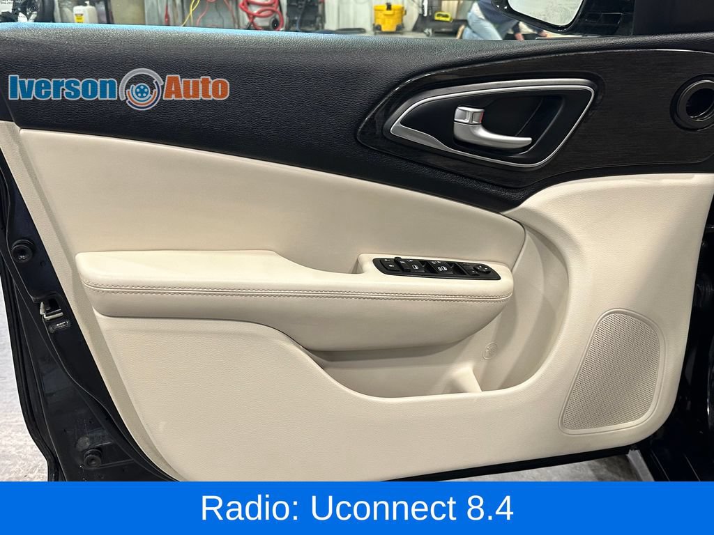 Used 2016 Chrysler 200 C FWD image 14