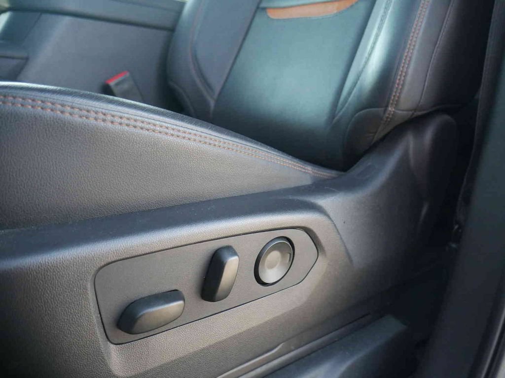 Used 2025 GMC Sierra 1500 AT4 w/ AT4 Premium Package AWD/4WD image 32
