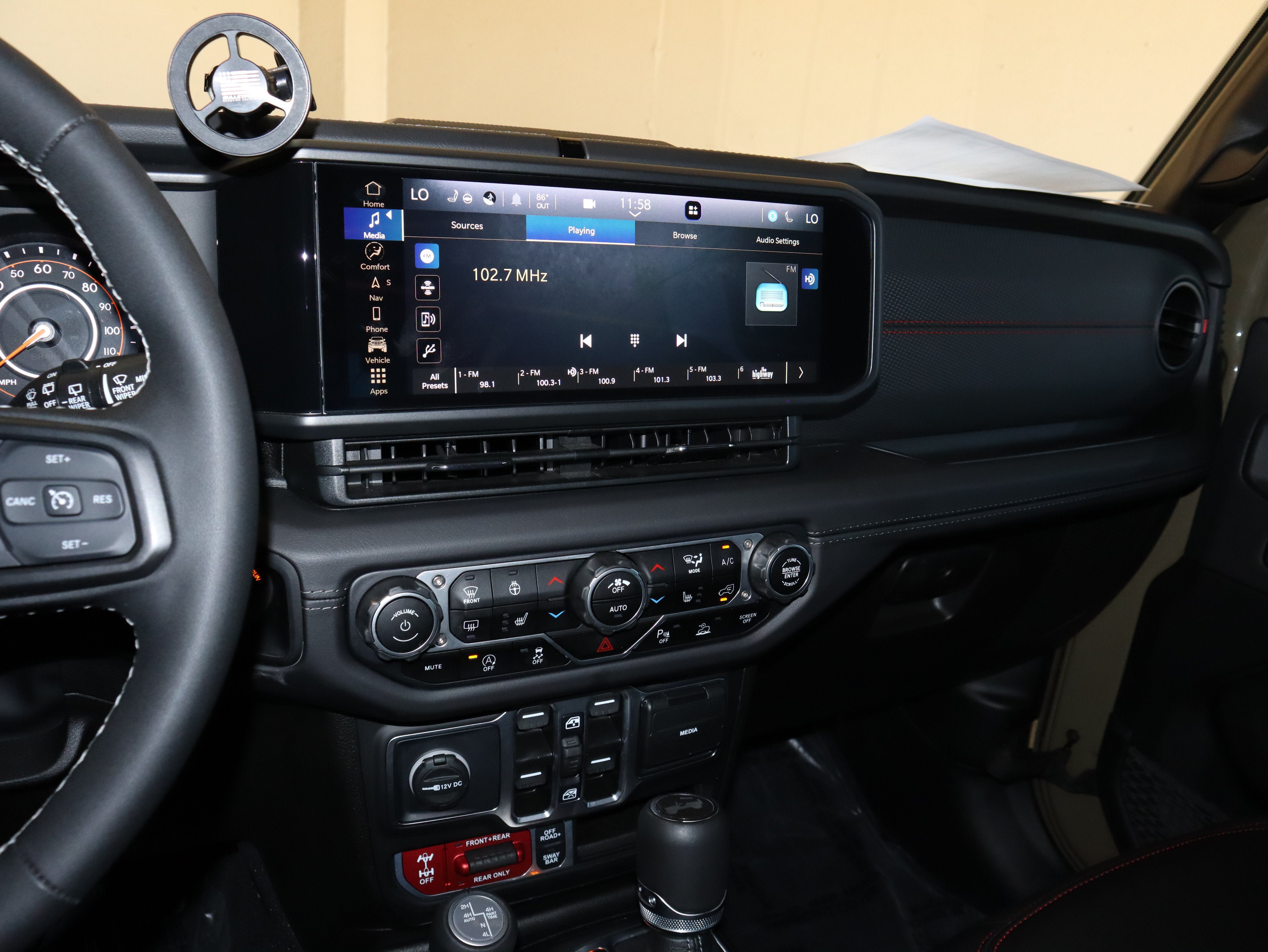 Used 2025 Jeep Wrangler Unlimited Rubicon AWD/4WD image 24